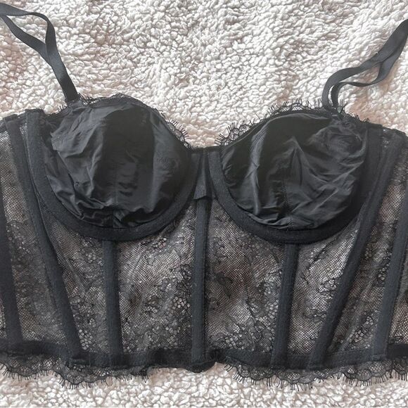 Victoria’s Secret Lace Corset 34C - Picture 3 of 5
